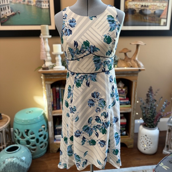 Banana Republic fully lined Floral Midi Dress - Picture 7 of 7